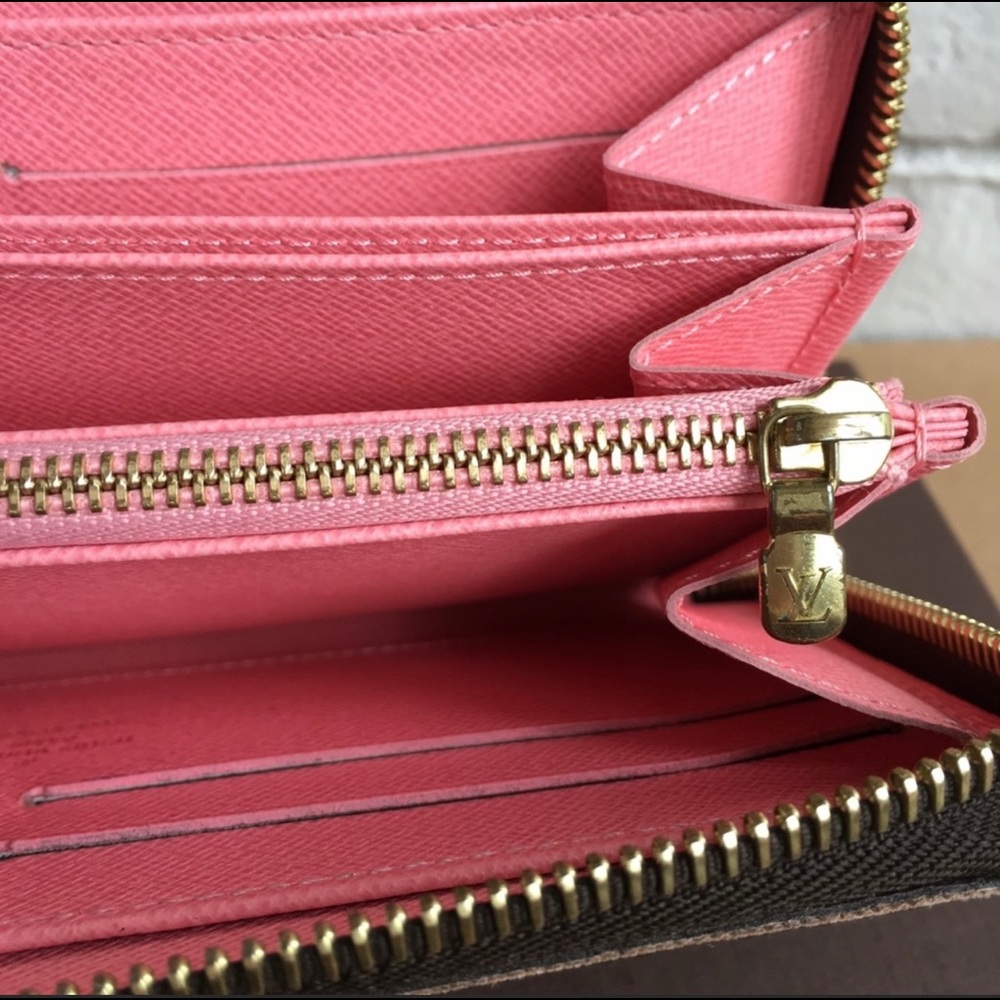 💯% Authentic Louis Vuitton Monogram Zip Wallet - Picture 15 of 16